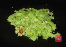 Illustration of how to stir-fry bitter melon 4