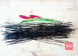 Spicy and sour Illustration of how to make fern root powder 1