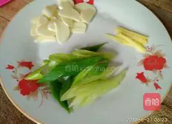 Illustration of how to make scrambled eggs with tomatoes 4