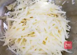 Illustration of how to make spicy and sour potato shreds 3