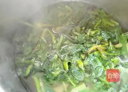 Illustration of how to make garlic paste 3