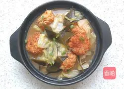 Illustration of how to make kelp and cabbage stewed meatballs 10