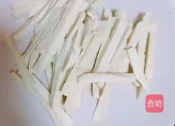 Illustration of how to stir-fry celery with dried tofu 2
