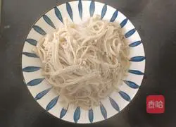  Illustration of how to make Roselle Enoki Mushrooms 5