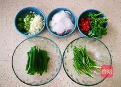 Illustration of how to make spicy enoki mushroom vermicelli 5