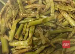 Illustration of braised wild mountain bamboo shoots in oil 13