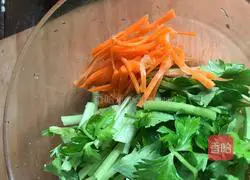 Illustration of how to stir-fry three shredded silkworms 3