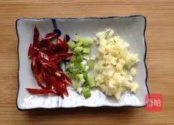 Illustration of how to make cold coir raincoat cucumber 5