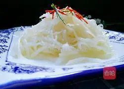 Illustration of how to make shredded radish with scallion oil 9