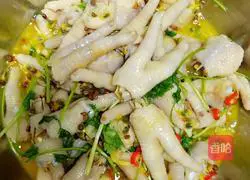 Illustration of how to make cold chicken feet 5