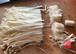 Illustration of how to make enoki mushrooms with chopped pepper 1