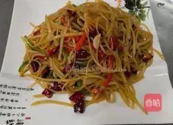 Illustration of how to make spicy and sour shredded potatoes 13