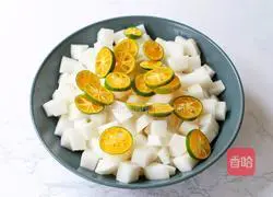 Illustration of how to soak radish with Sprite, lime and lemon 7