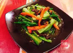 Illustration of how to make black bean sauce, dace and lettuce 11