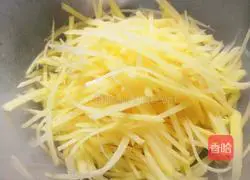 Illustration of home-style potato shreds 2