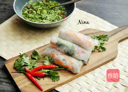 Illustration of how to make Vietnamese spring rolls 6