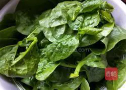 Illustration of how to stir-fry purple cabbage with minced garlic 1