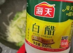 Illustration of how to make green pepper and potato shreds 13