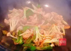 Illustration of how to make quick-hand stir-fried cauliflower 6