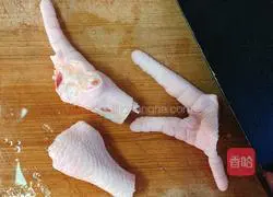 Illustration of how to make spicy and sour chicken feet 2