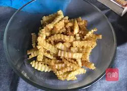 Illustration of how to make spicy wolf tooth potato chips 8