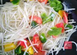 Illustration of how to make vinegar-coated potato shreds 2