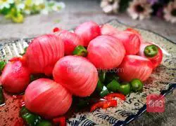 Illustration of how to make radish with osmanthus honey juice 6