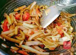  Illustration of how to stir-fry cattail with tomatoes 12