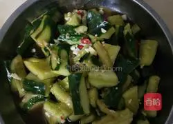 Illustration of how to make simple cold cucumber 7