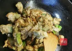 Illustration of how to stir-fry eggplant with green pepper 4