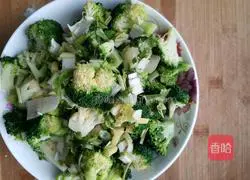 Illustration of how to make cold broccoli 6