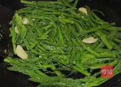 Stir-fry Illustration of how to make asparagus tips 9