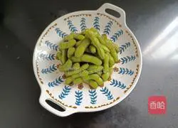 Illustration of how to make mash edamame 13