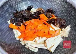 Illustration of how to make fried yuba and fungus 9