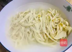 Illustration of how to make cold shredded dried tofu 2