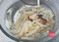 Illustration of how to make cold king oyster mushrooms 2