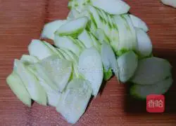 Illustration of how to make edamame, fungus and roasted loofah 1