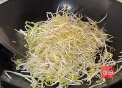 How to stir-fry mung bean sprouts Illustration 3