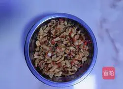 Illustration of how to make dried radish chili sauce 5