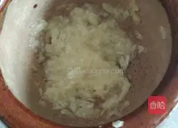 Illustration of how to make sesame sauce and cucumber mixed with fried dough sticks 6