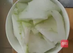 Vegetarian fried winter melon slices Illustration of how to do it 1