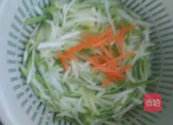 Illustration of how to make fried Yunnan melon 3