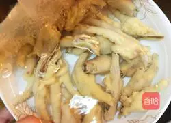 Illustration of how to make cold chicken feet 5