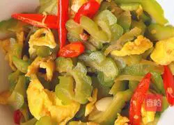 Illustration of how to make bitter melon and scrambled eggs 4