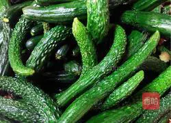 Illustration of how to make pickled cucumbers 1