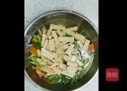 Illustration of how to make celery and yuba 8