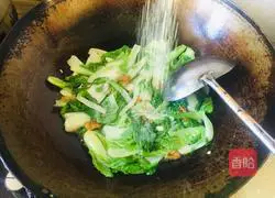 Illustration of how to make stir-fried Chinese cabbage 5