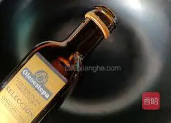 Illustration of how to stir-fry vegetable cores with olive oil 5