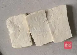 Illustration of how to make tofu with Chinese toon sprouts 1