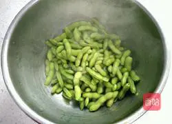 Illustration of how to make cold edamame 6